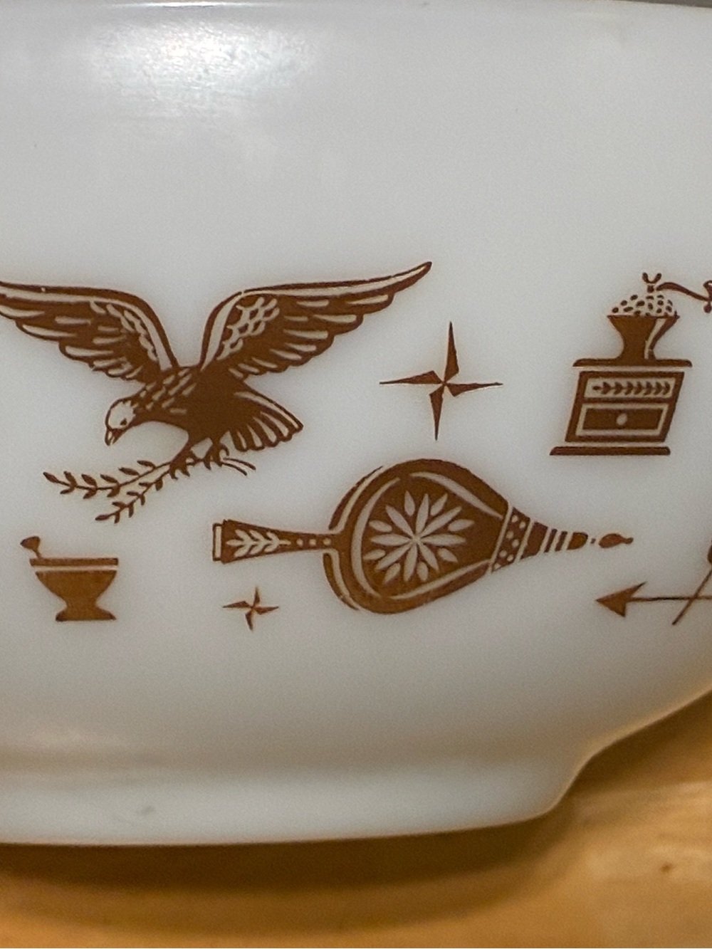 Vintage Pyrex Early American “Cinderella” White Milk Bowl Overware 2.5 Qt #443 - Picture 2 of 9